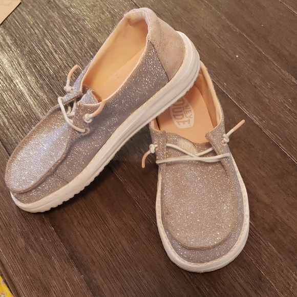 Hey Dude Girls Sparkle Flats - Silver Size YT3 - Picture 1 of 9